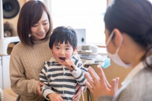 小児歯科を受診する子ども