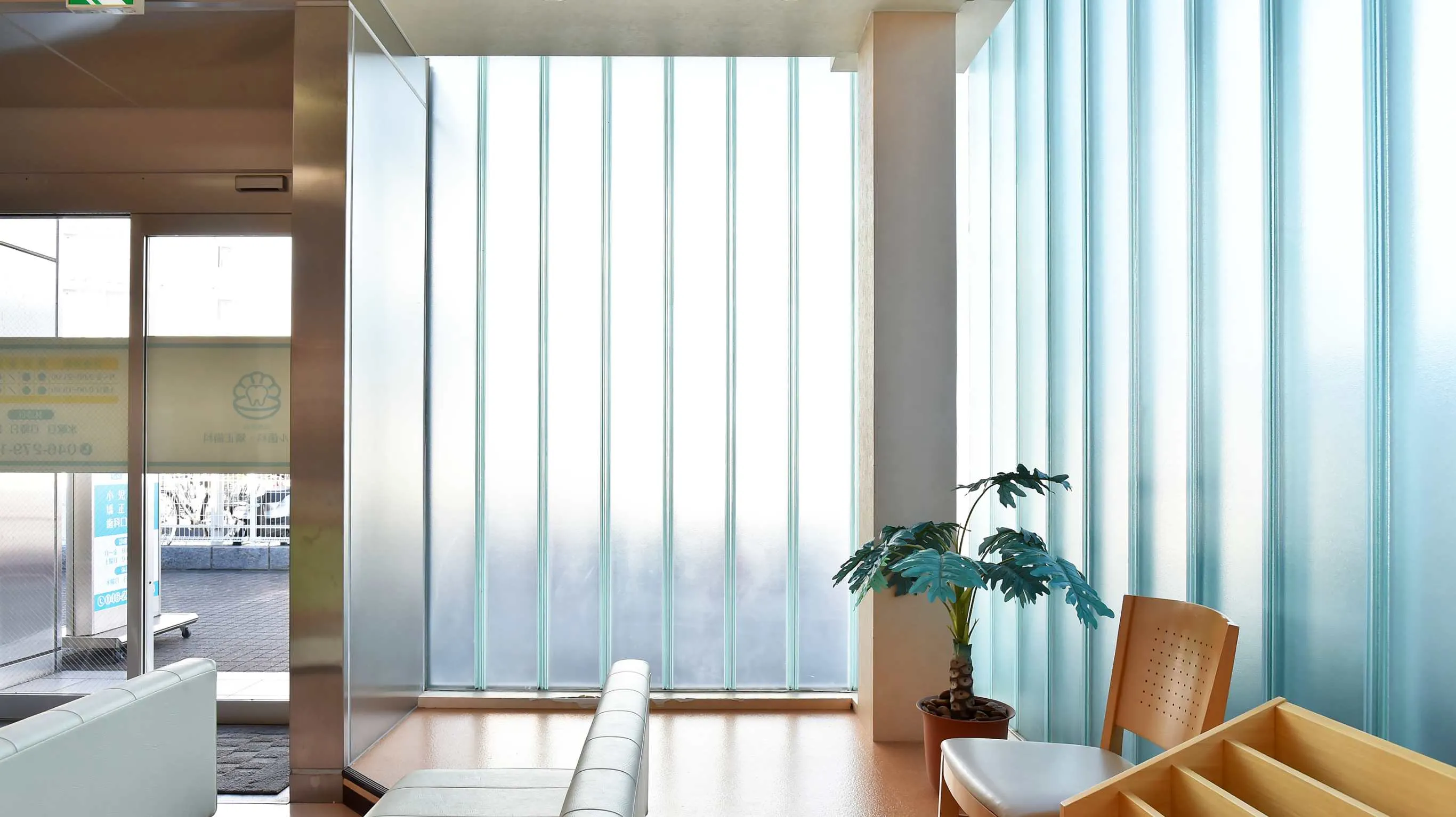 患者さまを自身の家族の様に想うご家族で安心して通っていただける総合歯科医院です